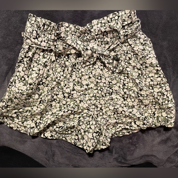 Patrons of Peace Pants - Women’s Large Floral Shorts